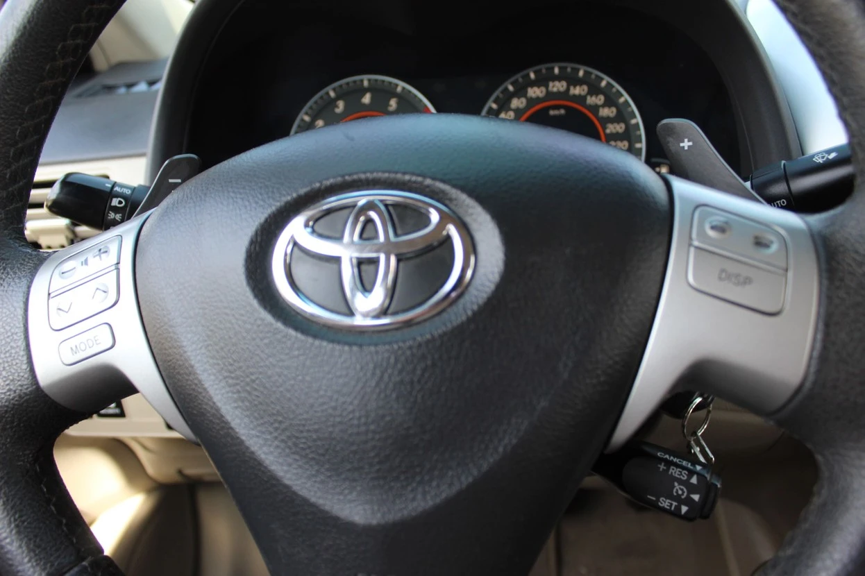 TOYOTA COROLLA