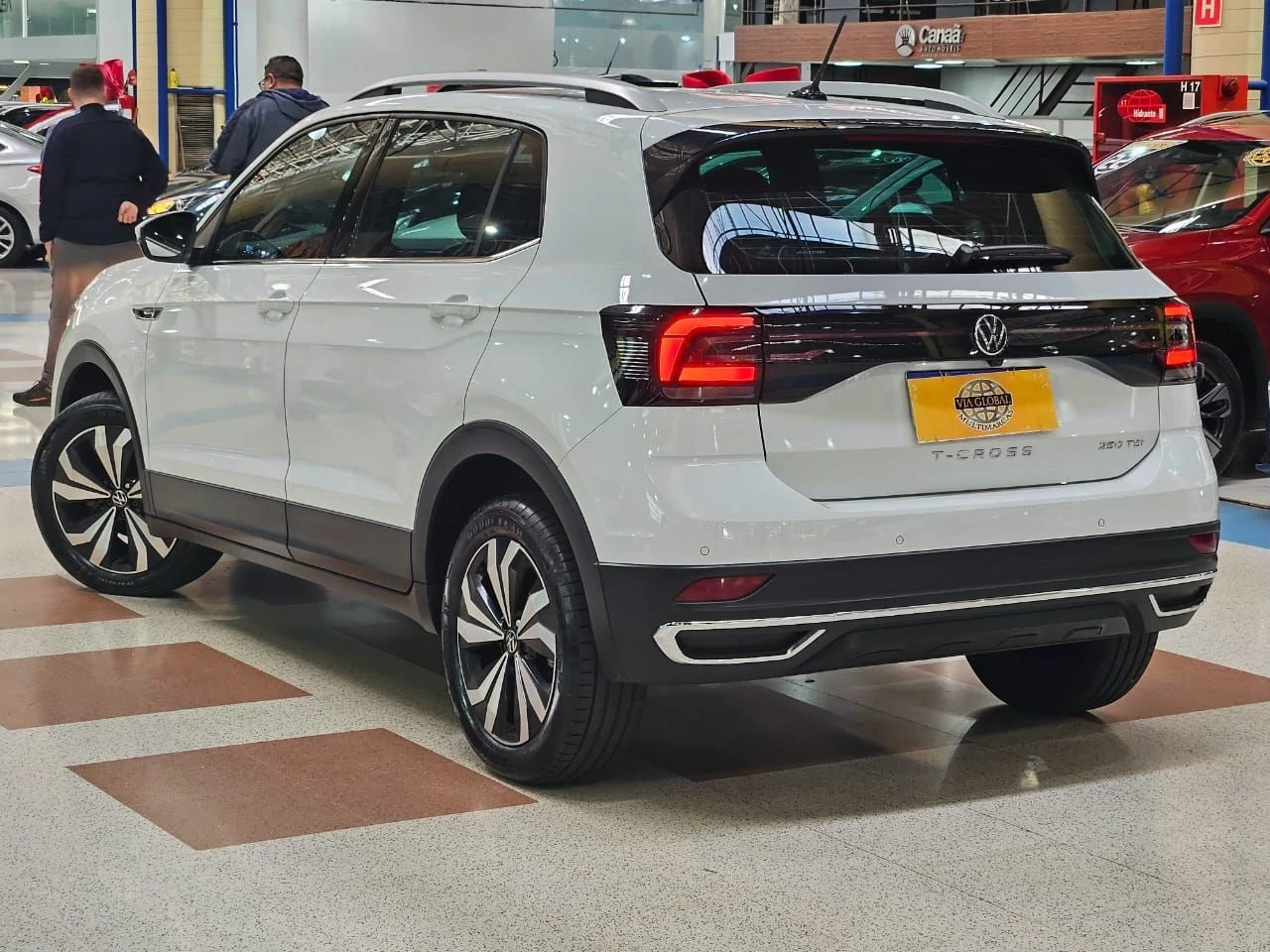VOLKSWAGEN T-CROSS