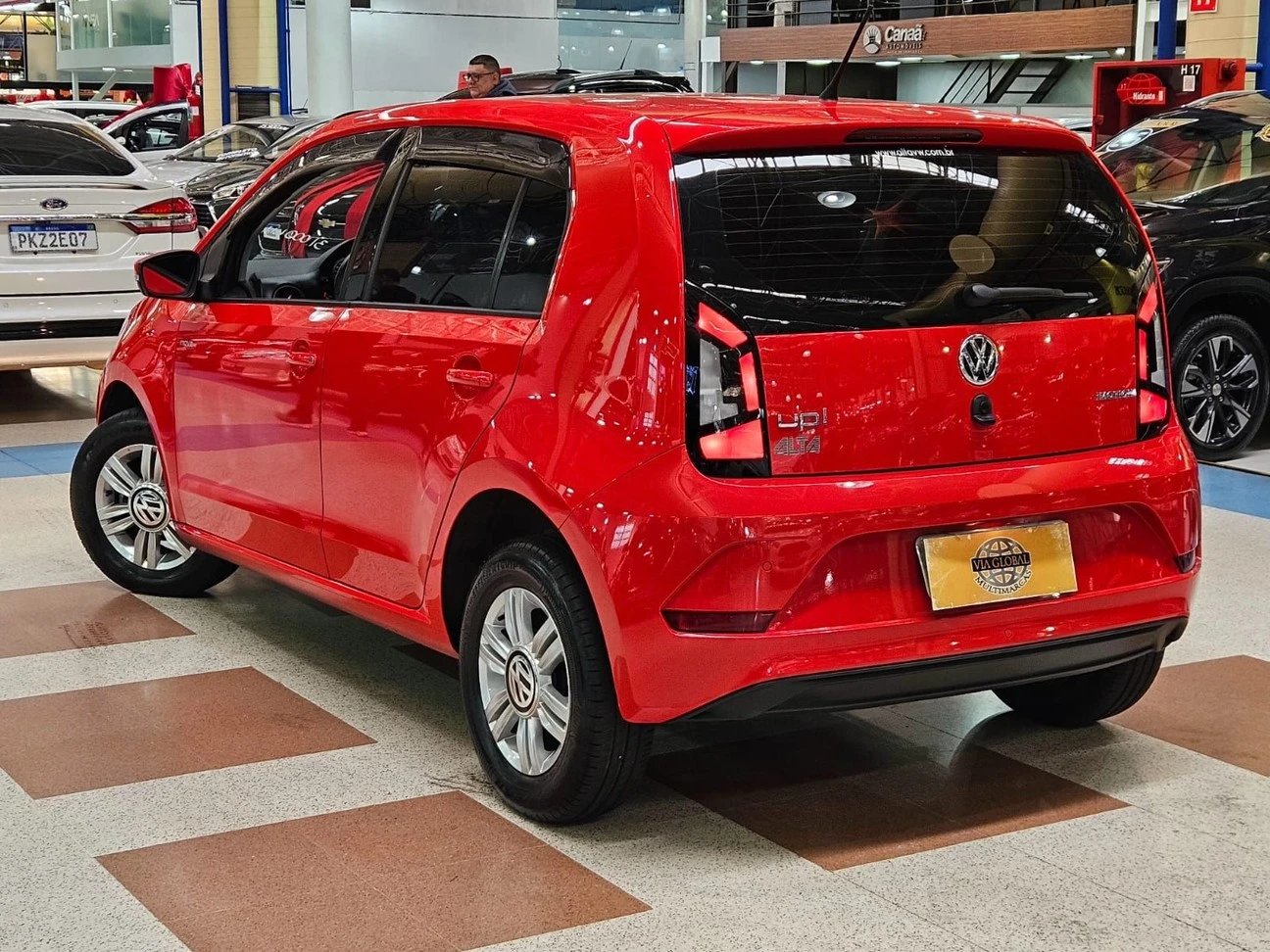 VOLKSWAGEN UP