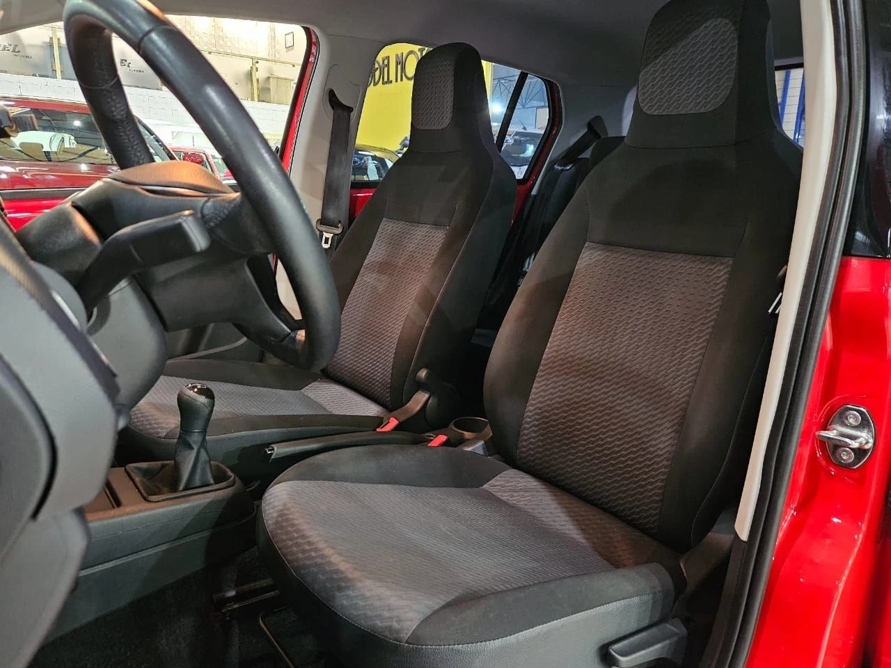 VOLKSWAGEN UP