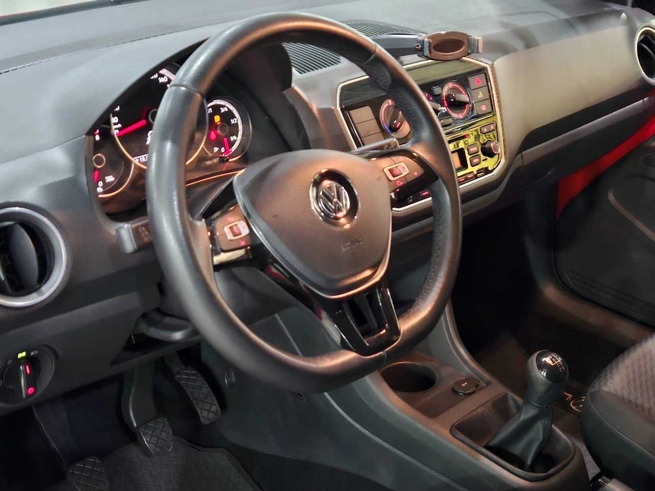 VOLKSWAGEN UP