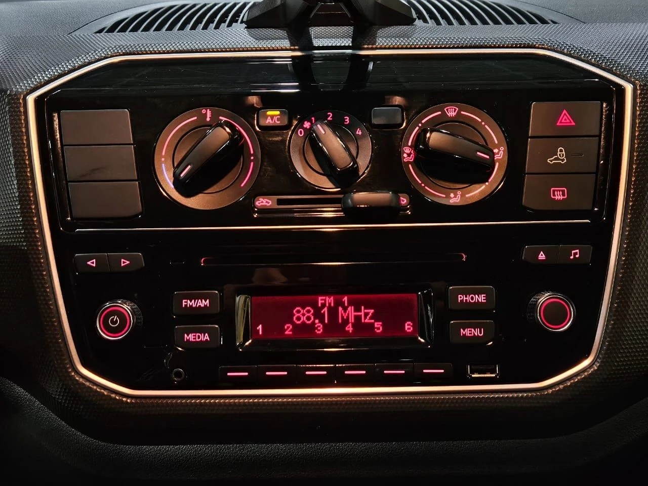 VOLKSWAGEN UP