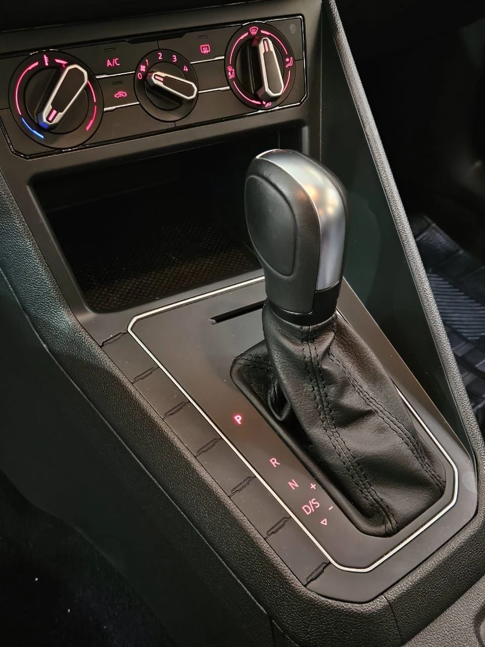 VOLKSWAGEN VIRTUS