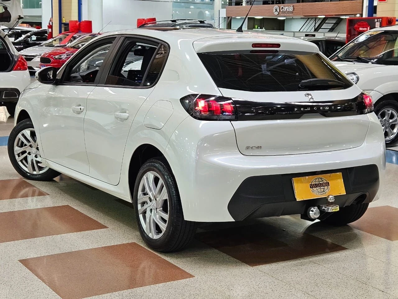PEUGEOT 208