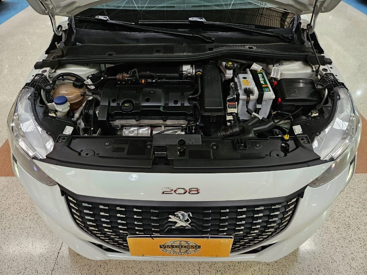 PEUGEOT 208