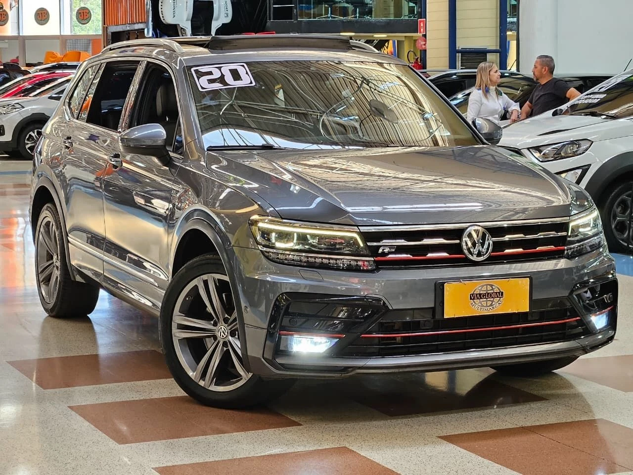 VOLKSWAGEN TIGUAN