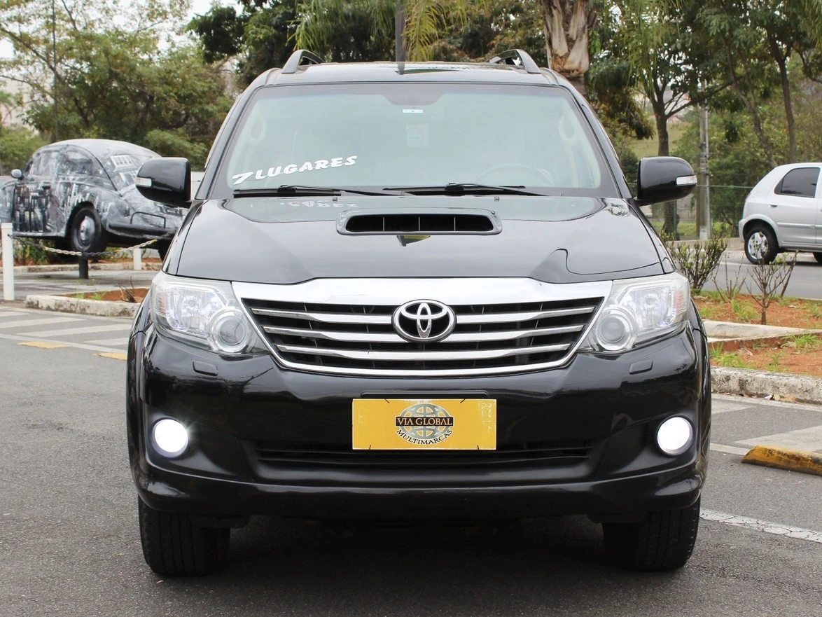 TOYOTA HILUX SW4