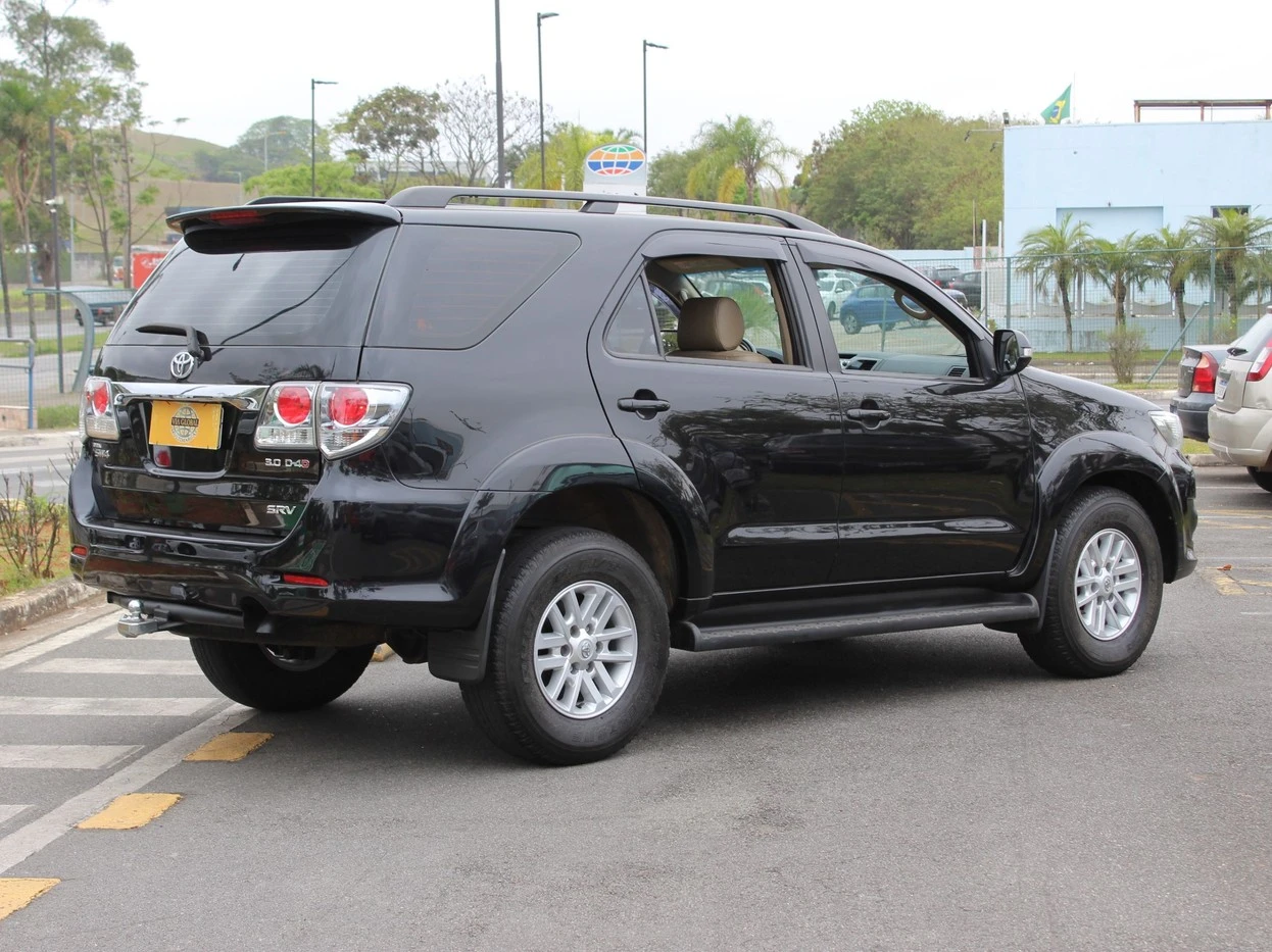 TOYOTA HILUX SW4