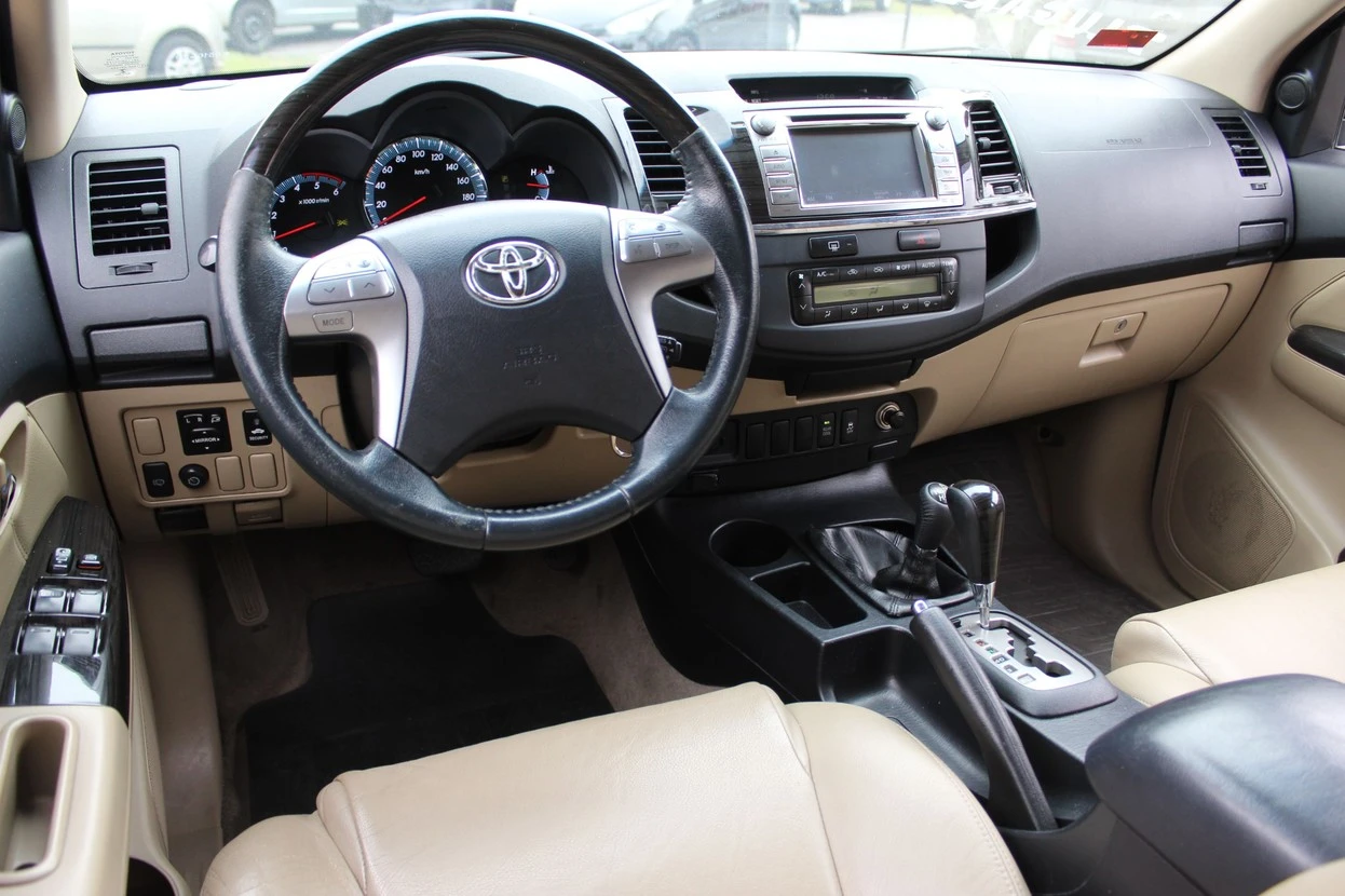 TOYOTA HILUX SW4