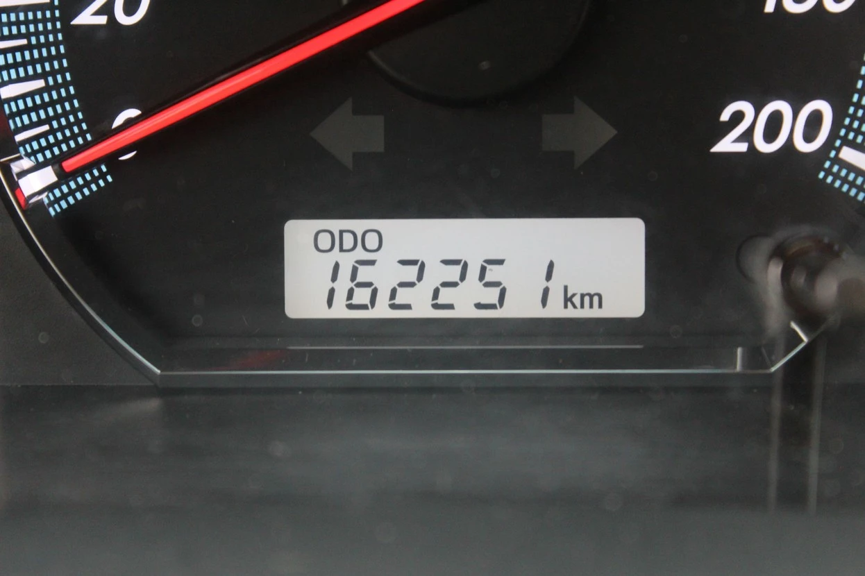 TOYOTA HILUX SW4