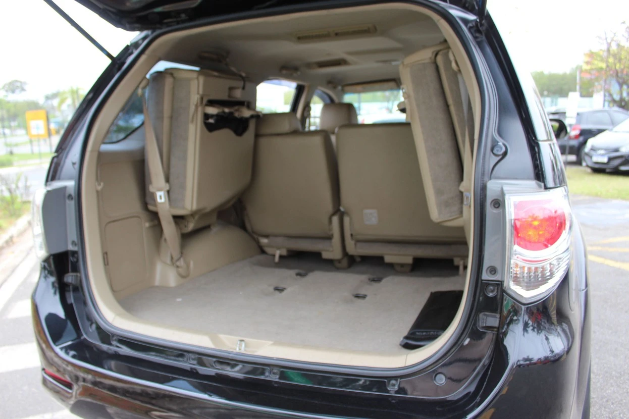TOYOTA HILUX SW4