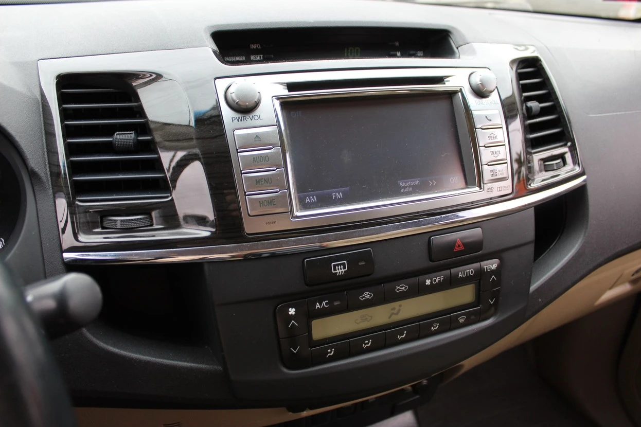 TOYOTA HILUX SW4