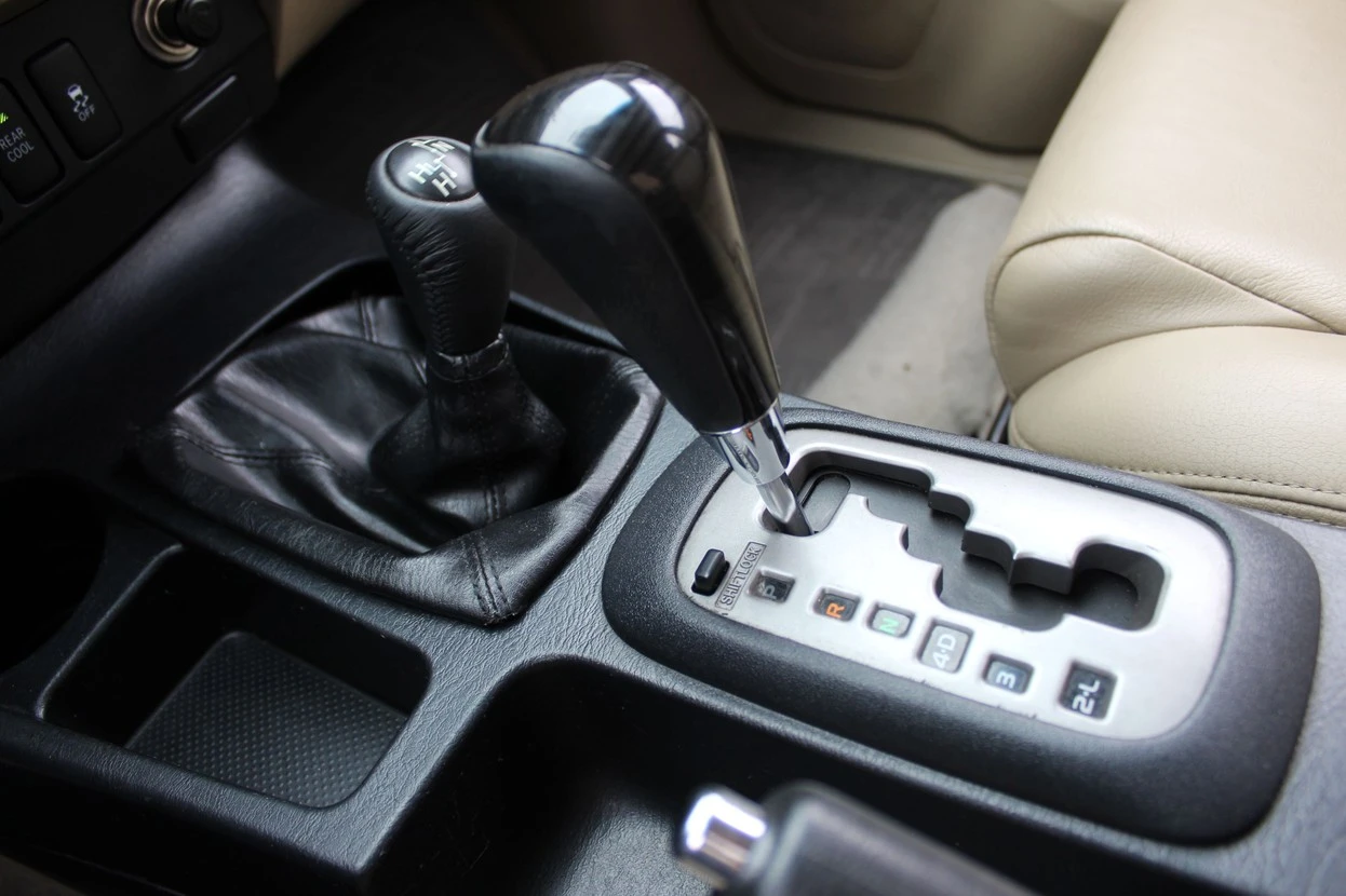 TOYOTA HILUX SW4