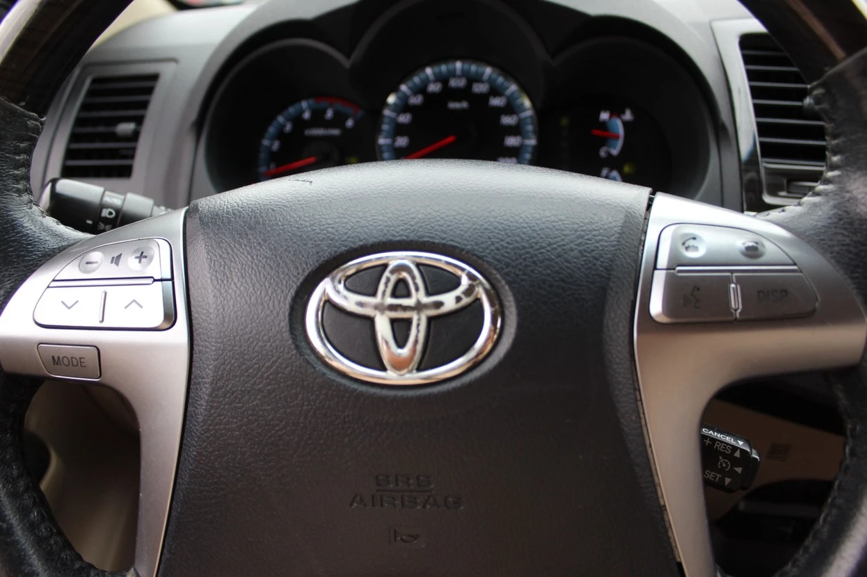 TOYOTA HILUX SW4