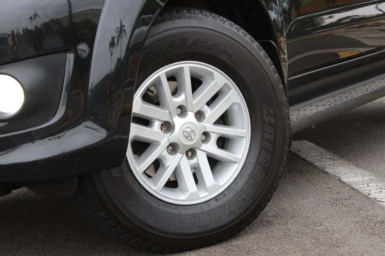 TOYOTA HILUX SW4