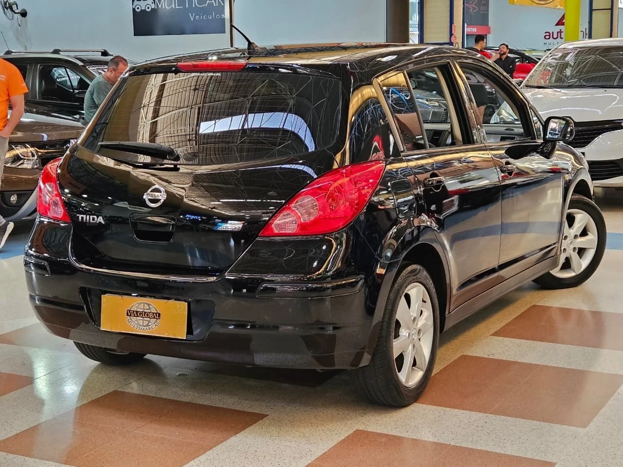 NISSAN TIIDA