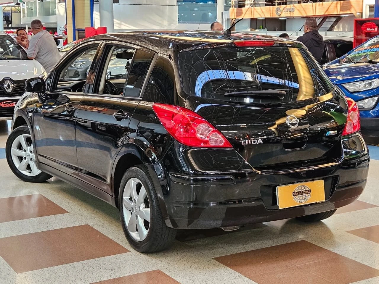 NISSAN TIIDA