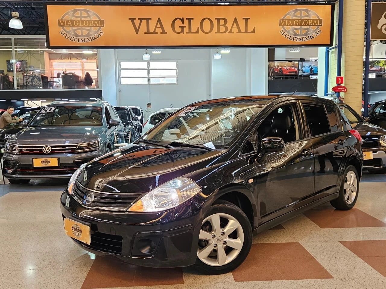 NISSAN TIIDA