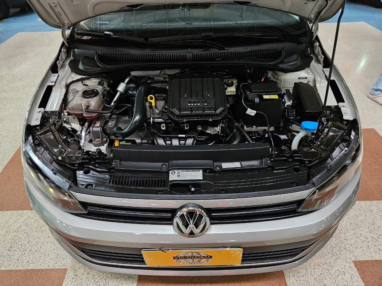 VOLKSWAGEN POLO