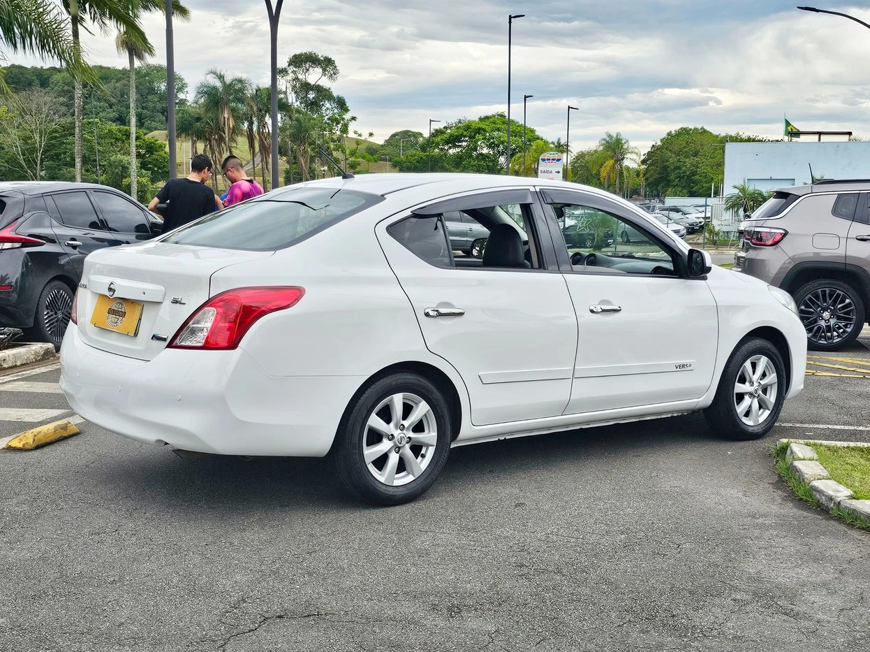 NISSAN VERSA