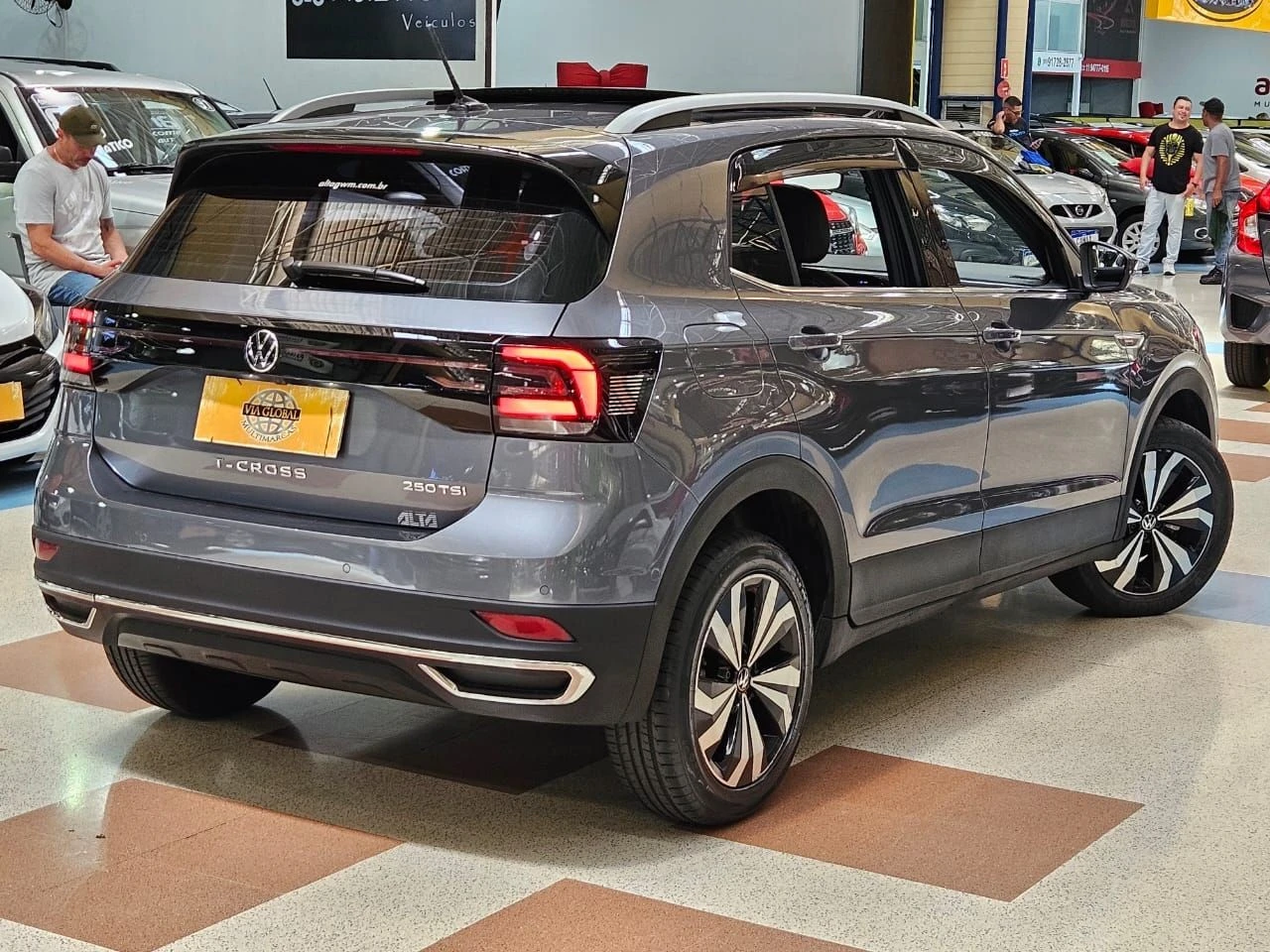 VOLKSWAGEN T-CROSS