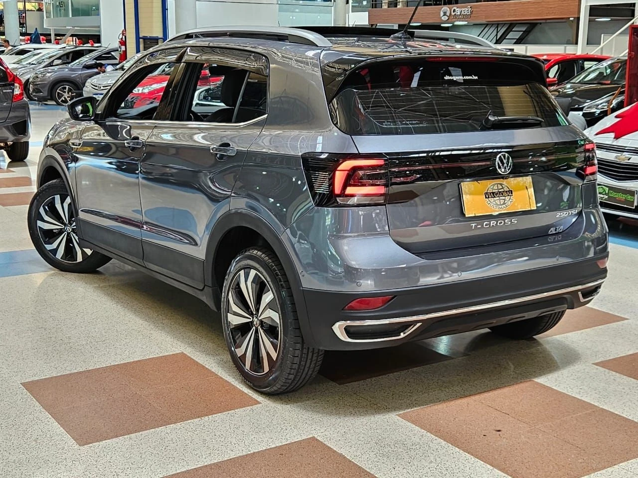 VOLKSWAGEN T-CROSS