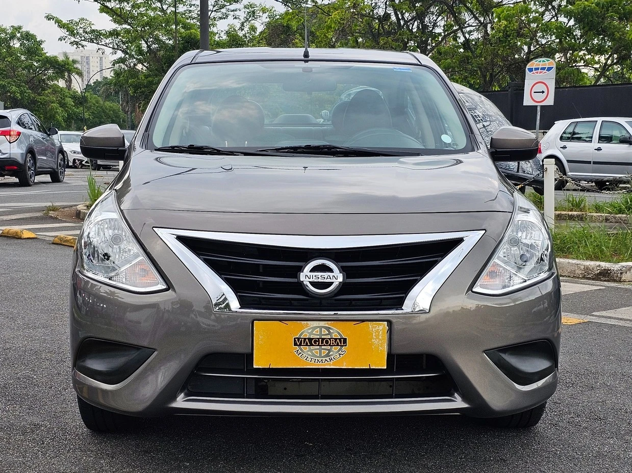 NISSAN VERSA