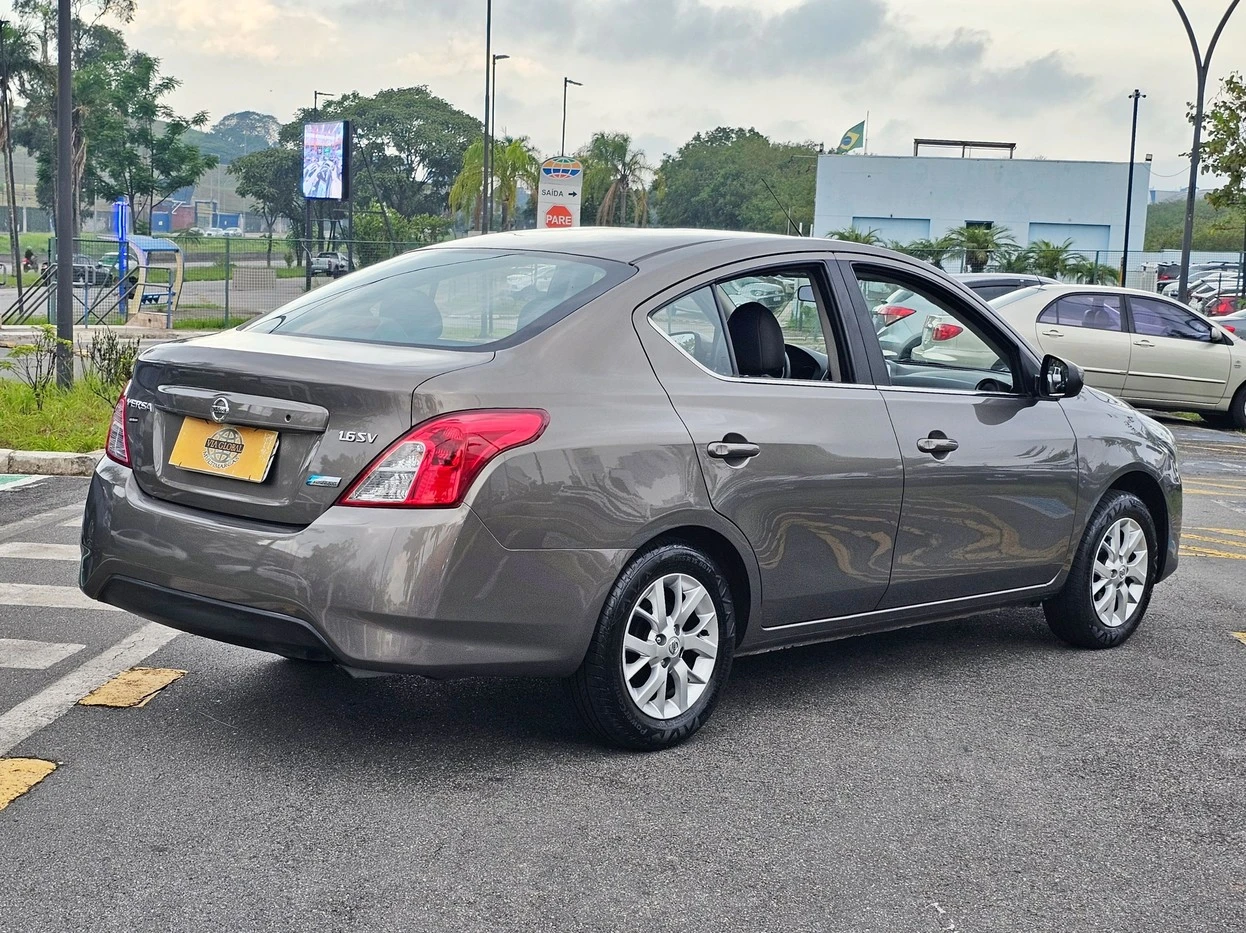 NISSAN VERSA