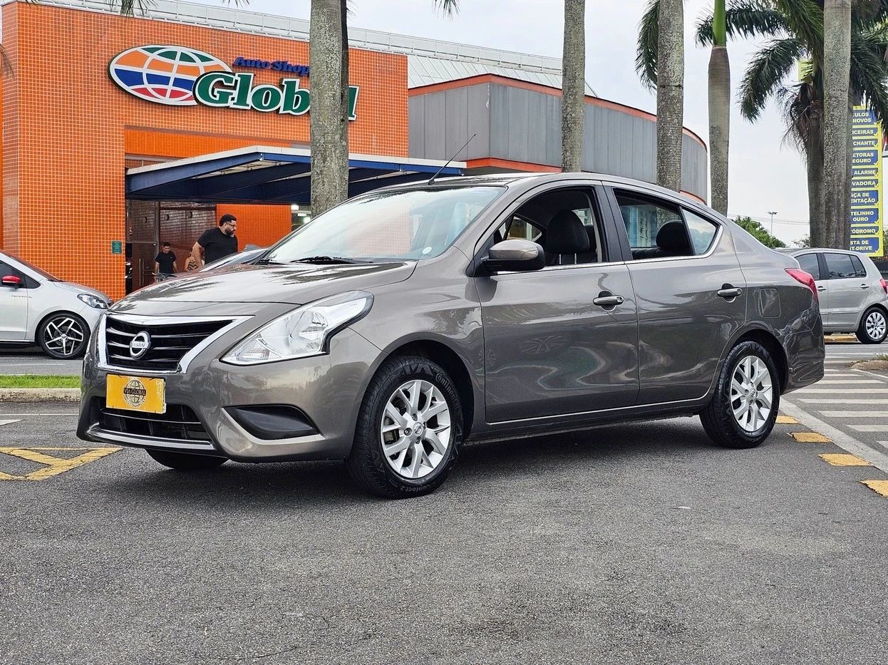 NISSAN VERSA