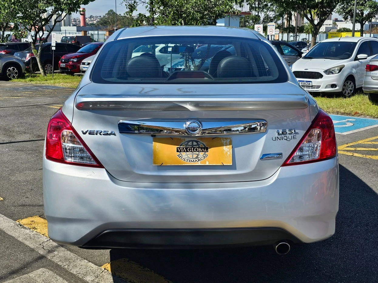 NISSAN VERSA