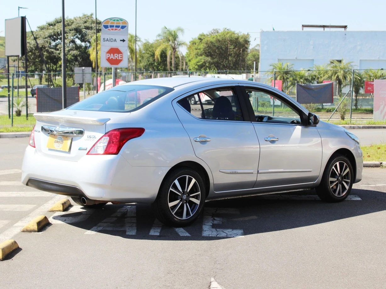 NISSAN VERSA