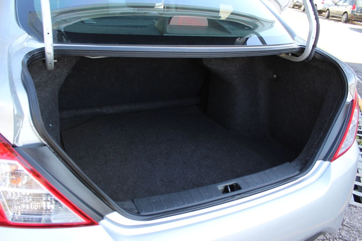 NISSAN VERSA