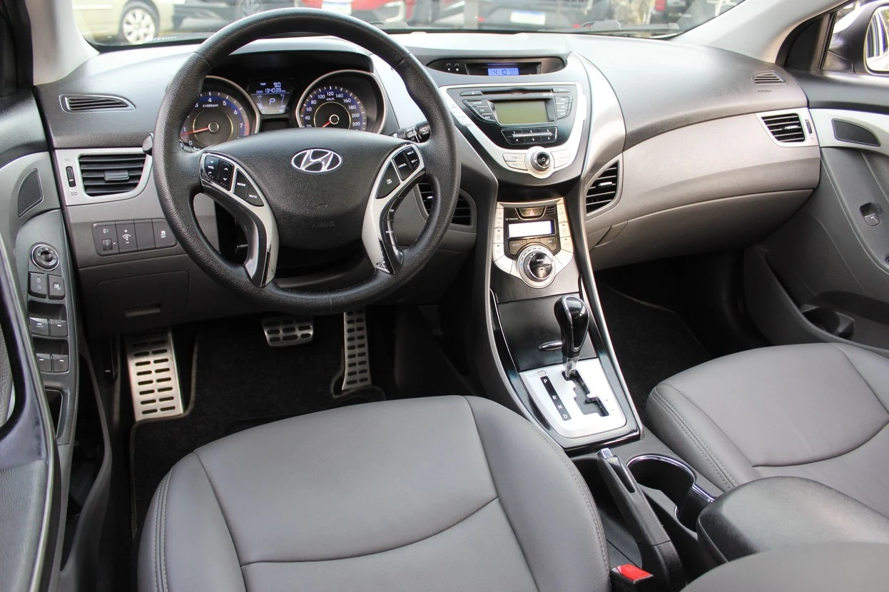 HYUNDAI ELANTRA
