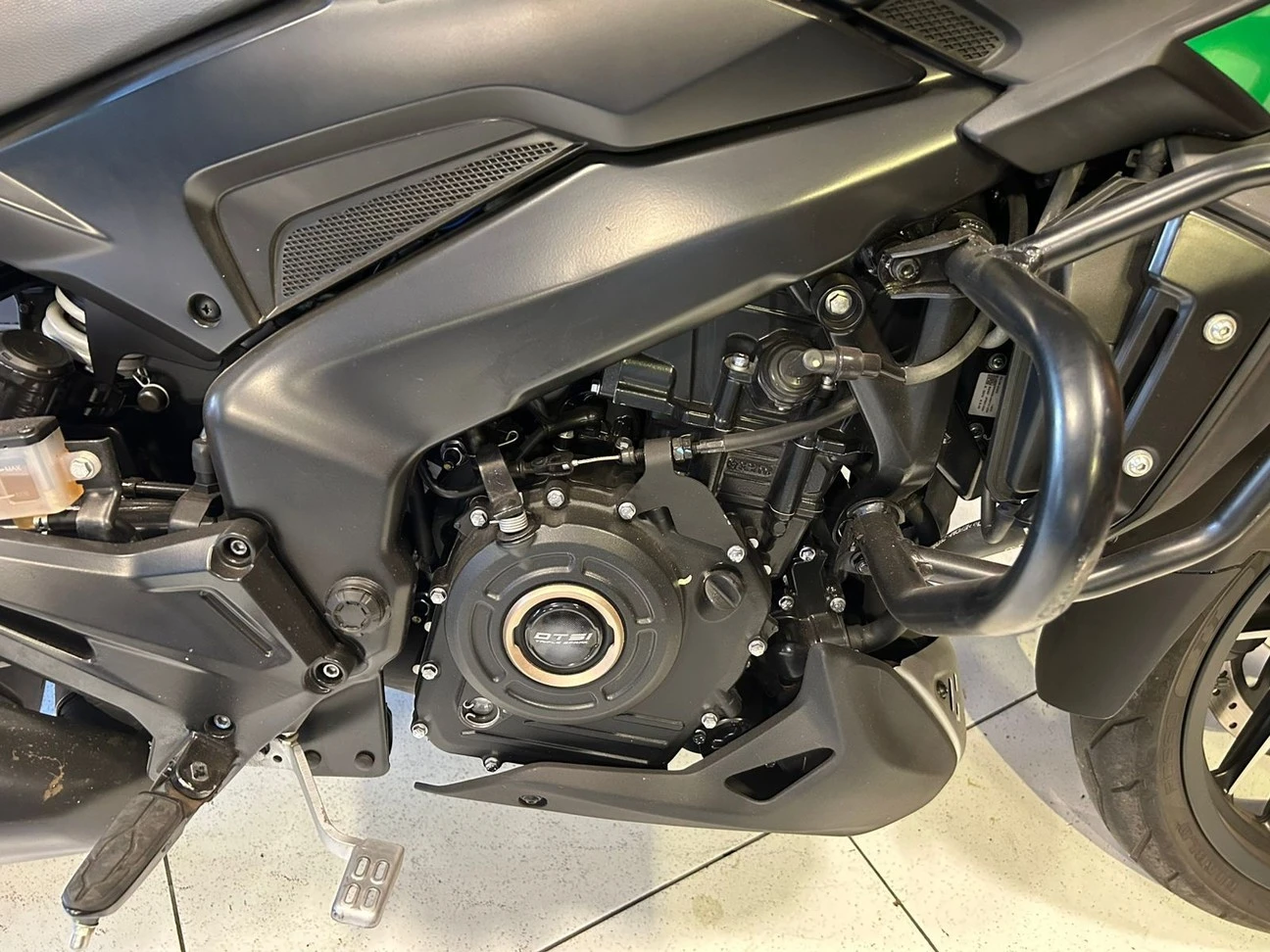 BAJAJ DOMINAR 400