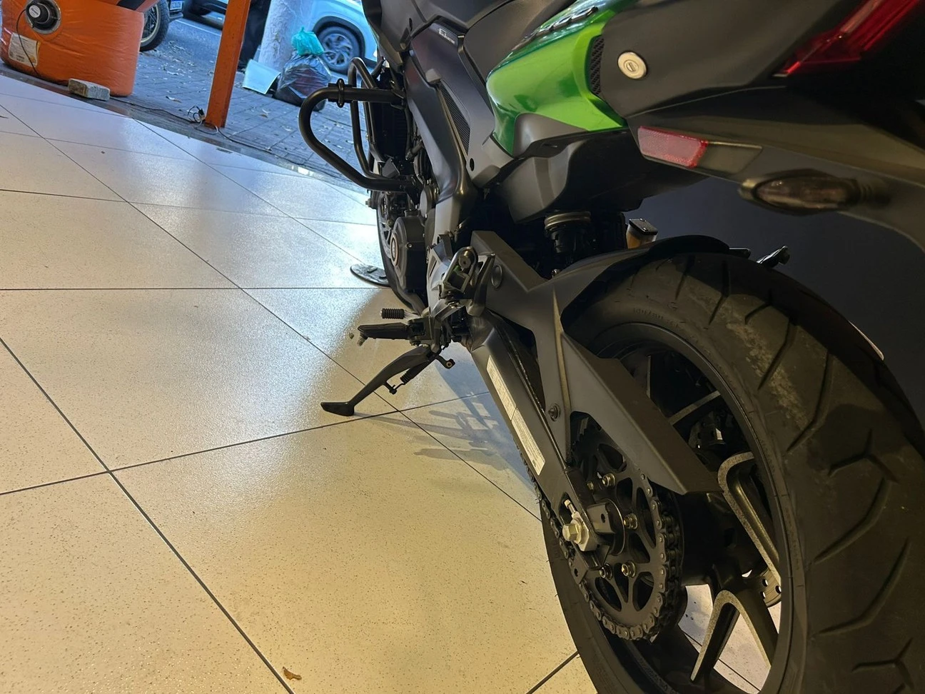 BAJAJ DOMINAR 400