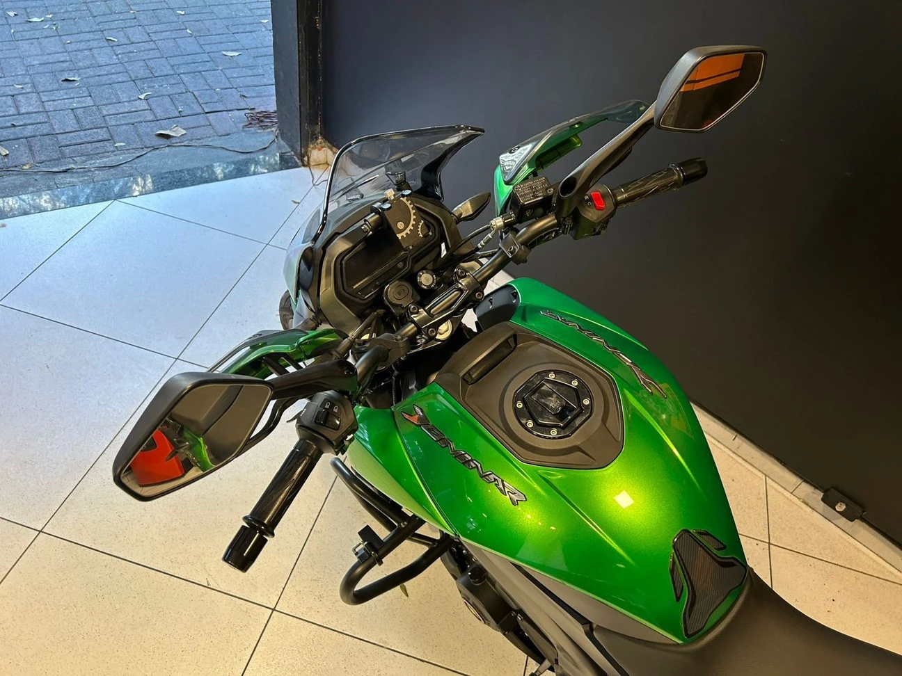 BAJAJ DOMINAR 400