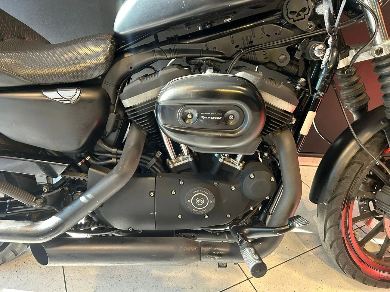 HARLEY-DAVIDSON SPORTSTER XL 883 R