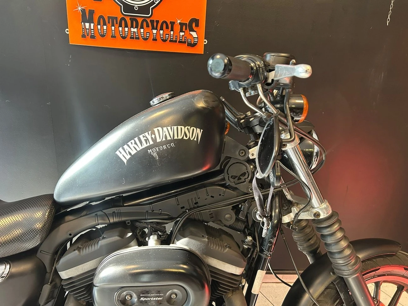HARLEY-DAVIDSON SPORTSTER XL 883 R