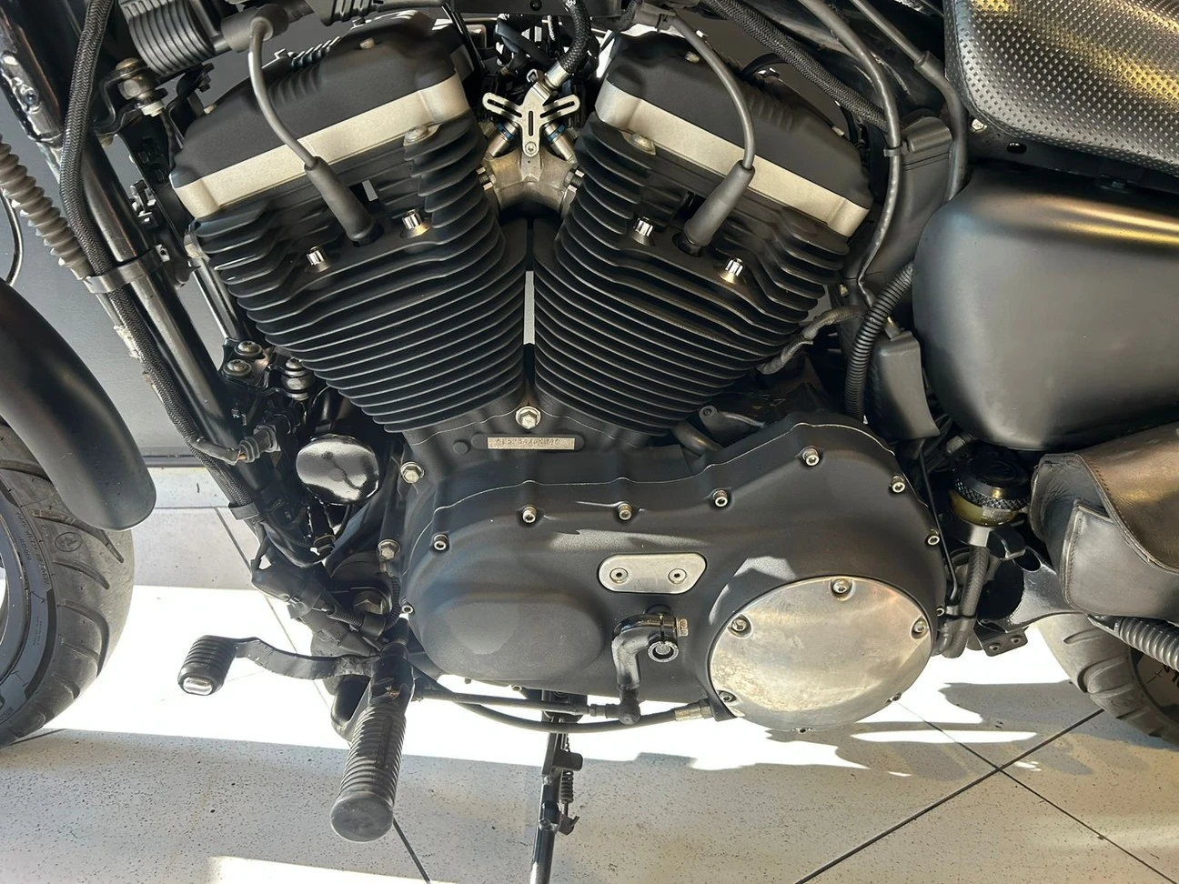 HARLEY-DAVIDSON SPORTSTER XL 883 R