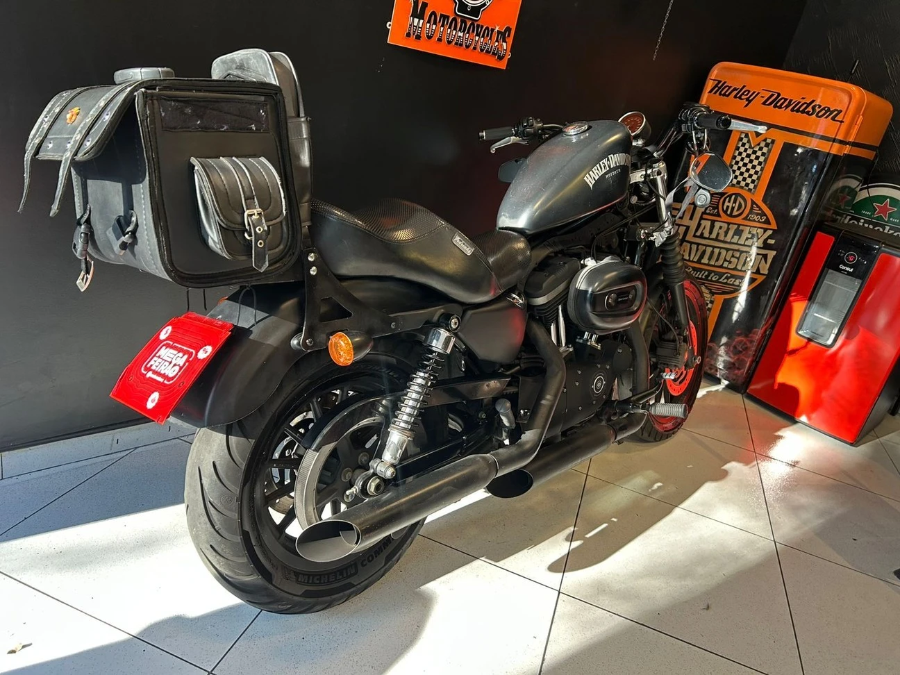 HARLEY-DAVIDSON SPORTSTER XL 883 R