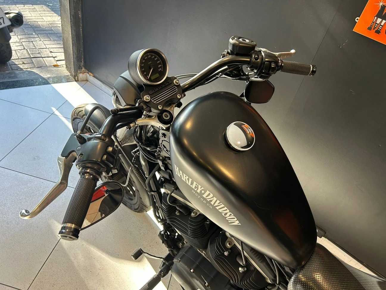HARLEY-DAVIDSON SPORTSTER XL 883 R