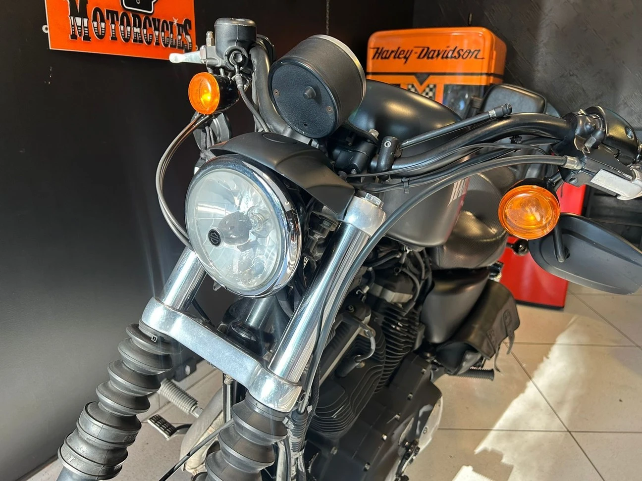HARLEY-DAVIDSON SPORTSTER XL 883 R