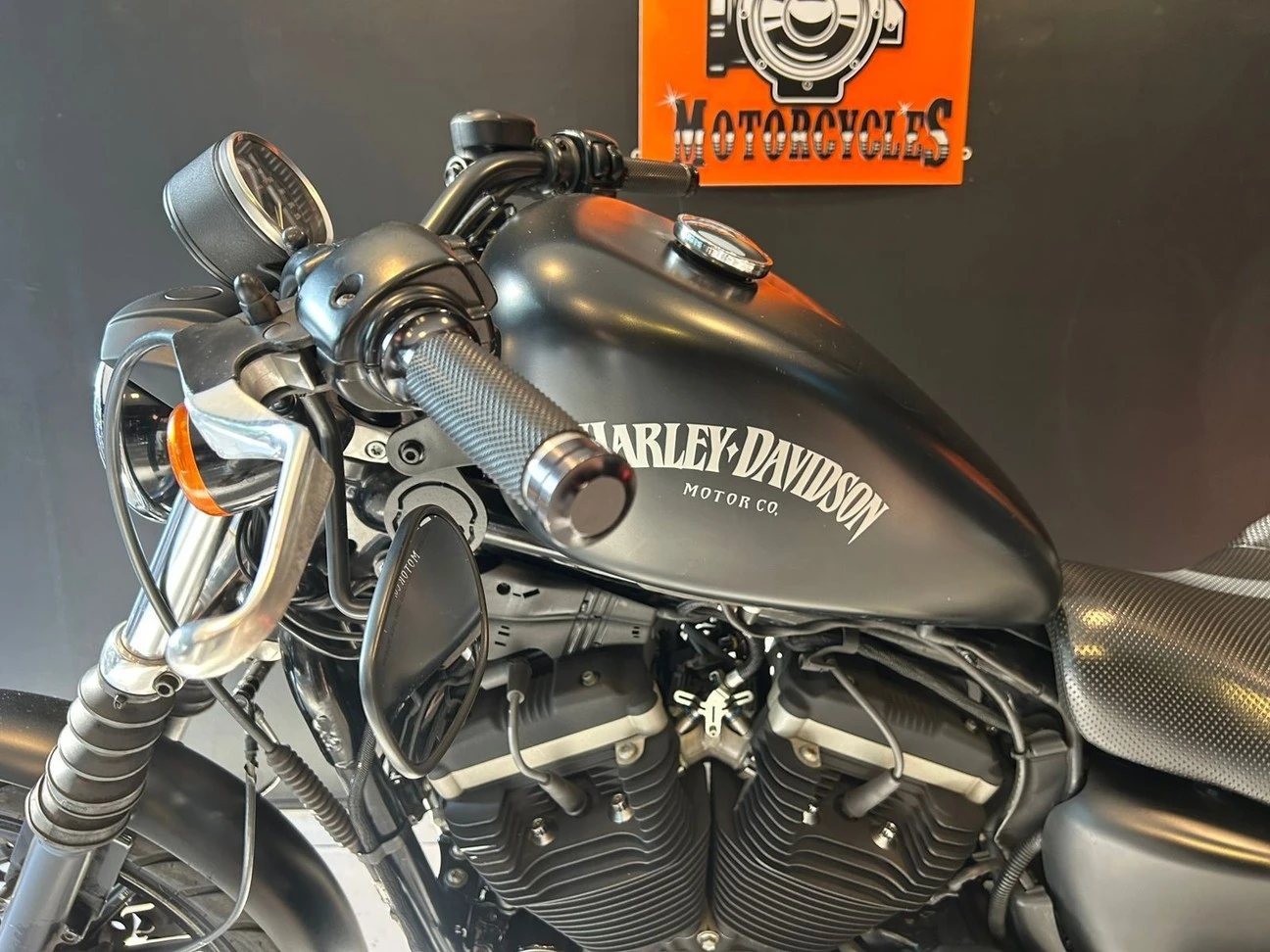 HARLEY-DAVIDSON SPORTSTER XL 883 R