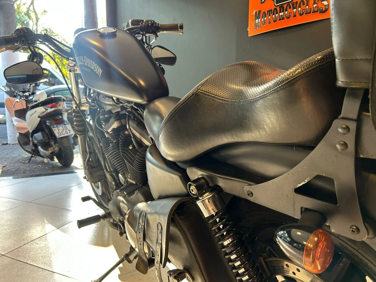 HARLEY-DAVIDSON SPORTSTER XL 883 R