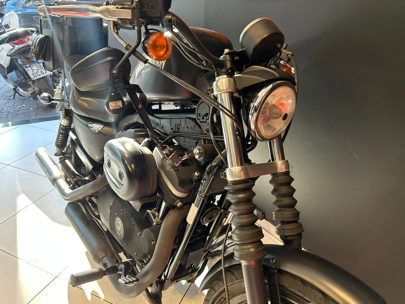 HARLEY-DAVIDSON SPORTSTER XL 883 R