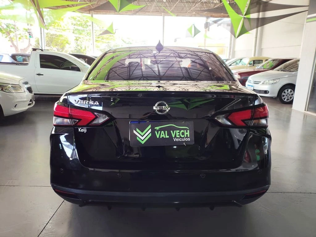 NISSAN VERSA