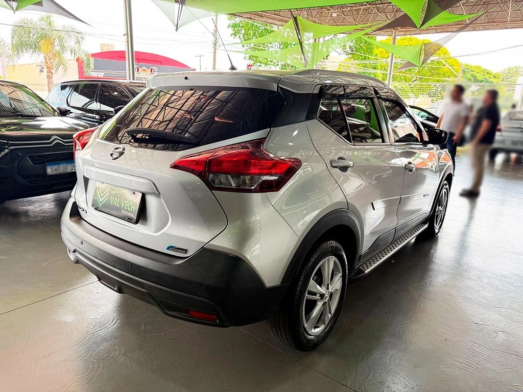 NISSAN KICKS