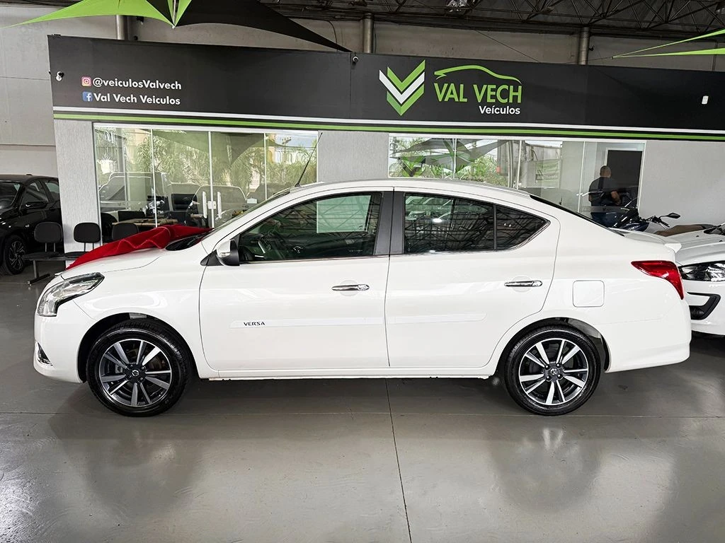 NISSAN VERSA