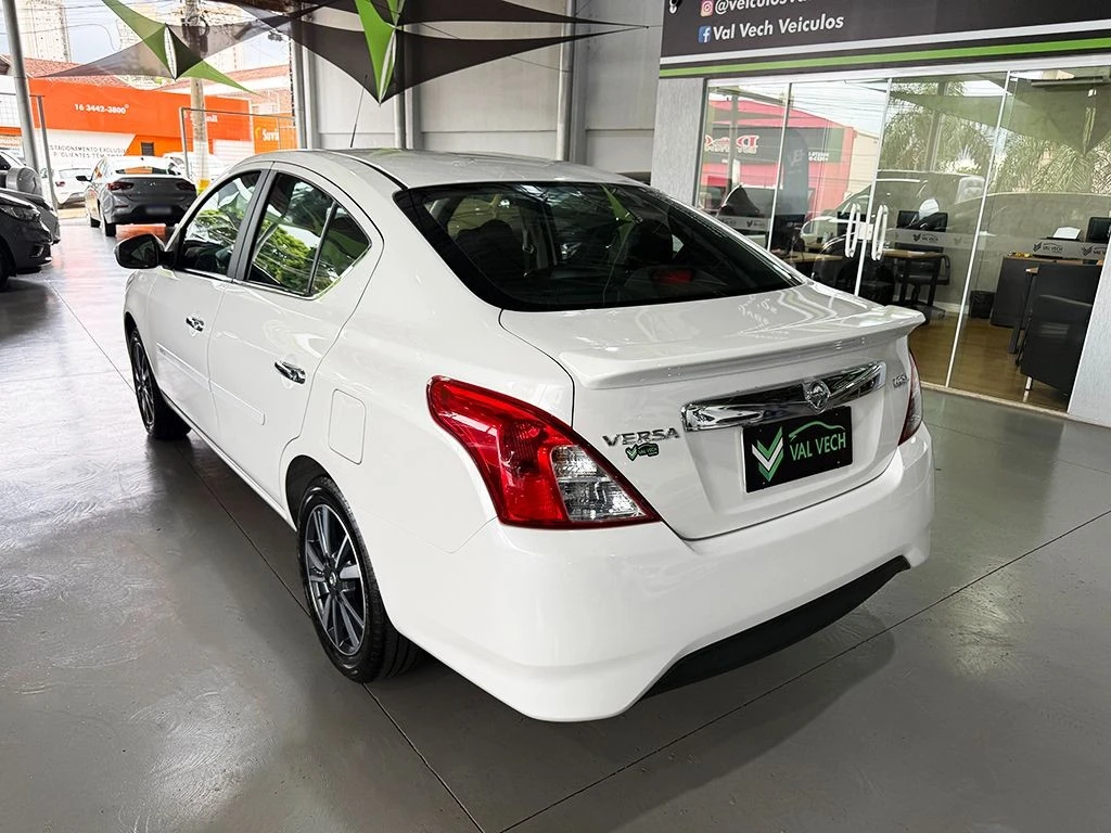 NISSAN VERSA