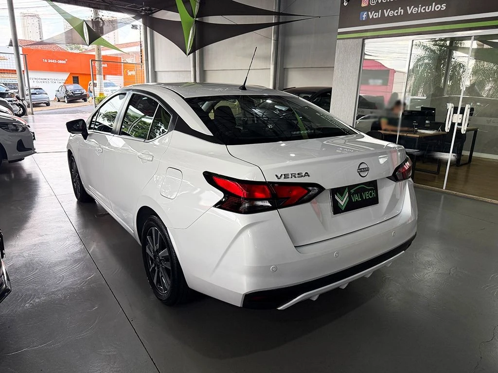 NISSAN VERSA